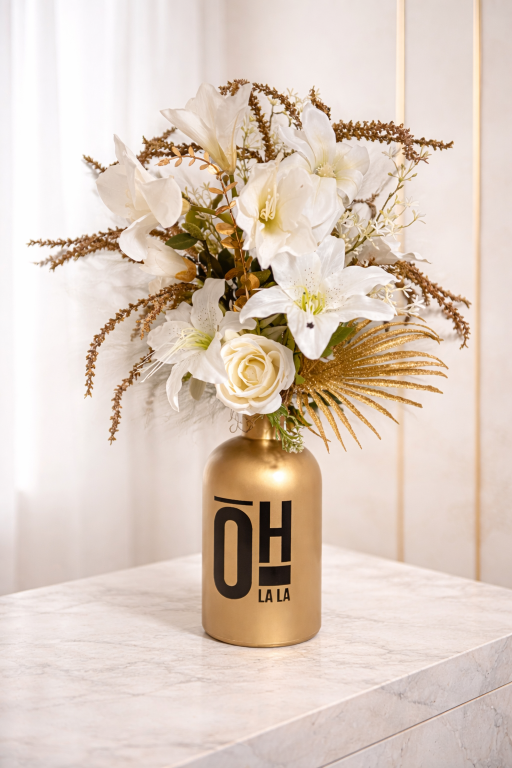 Kunstbloemen bloemstuk wit goud met vaas