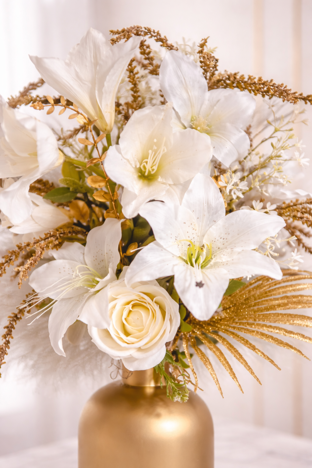 luxe kunstbloemen bloemstuk wit goud 70cm met vaas