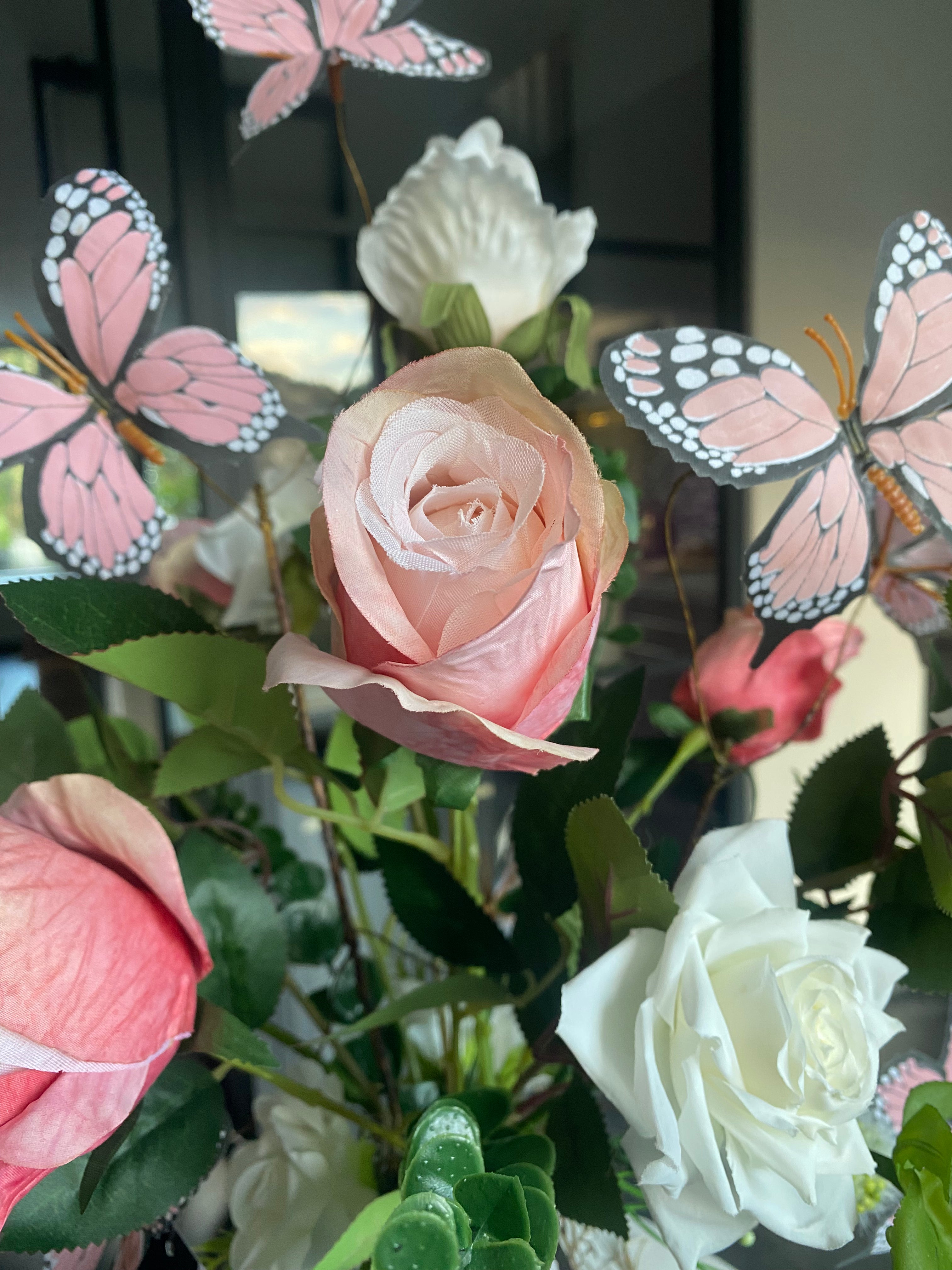 Butterfly Effect – Luxe Kunstbloemen Bloemstuk met Witte Vaas – 70 cm