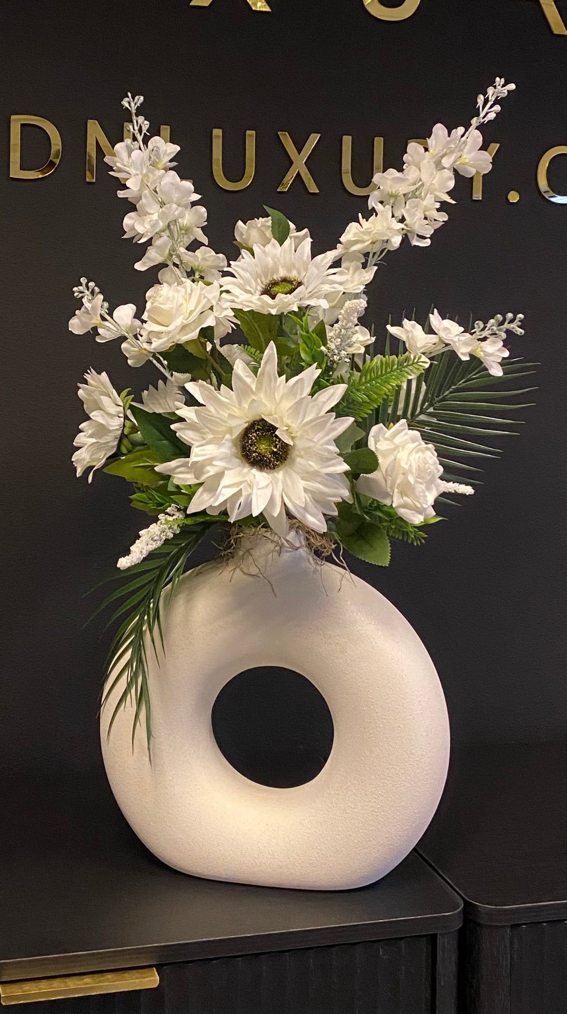Luxe Japandi Style Kunstbloemstuk Wit met Vaas – 70 cm
