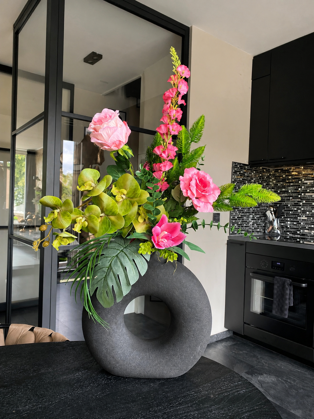 Roze Orchidee & Rozen Kunstbloemstuk met Design Vaas – 70 cm