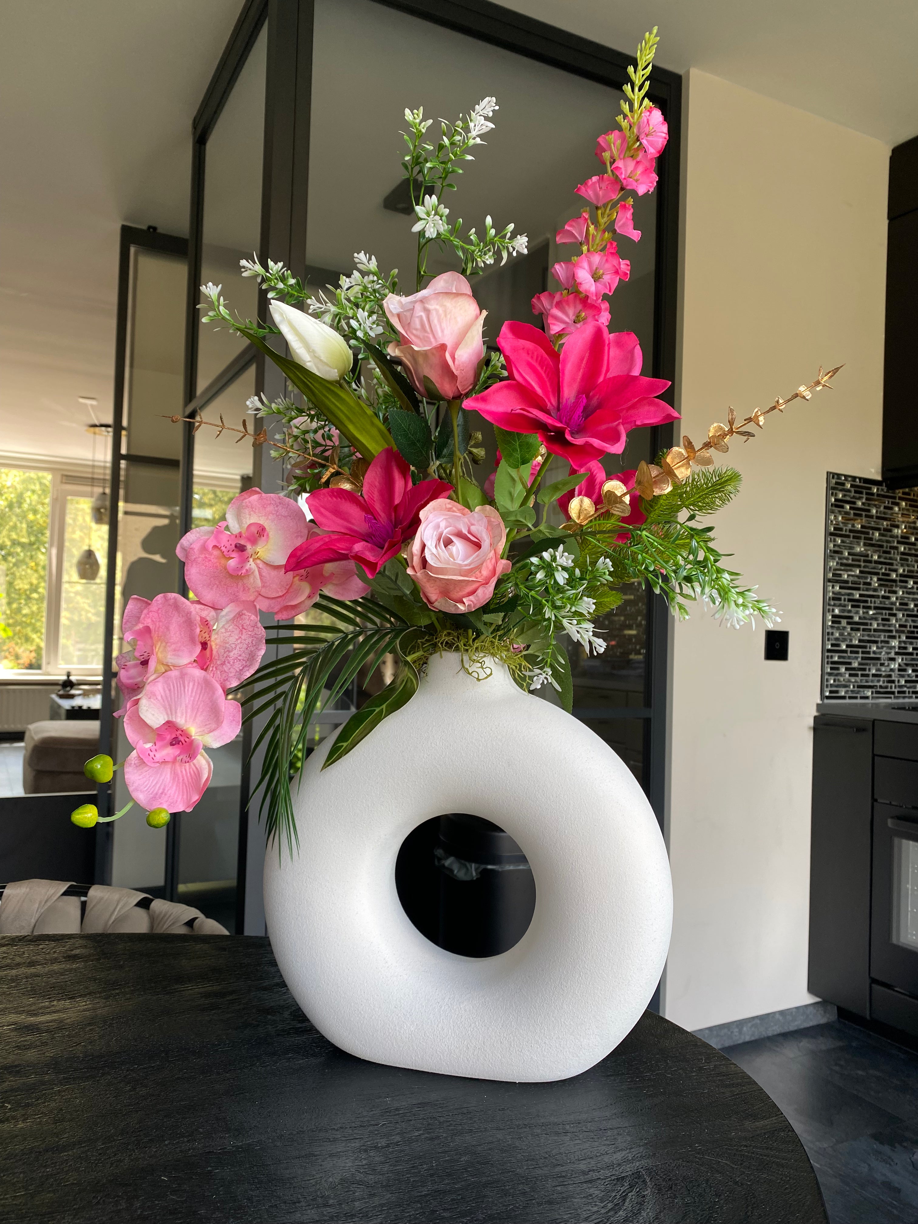 Bloemstuk met Orchideeën & Rozen Inclusief Vaas