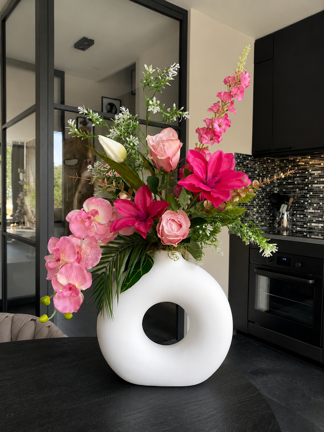 Bloemstuk met Orchideeën & Rozen Inclusief Vaas