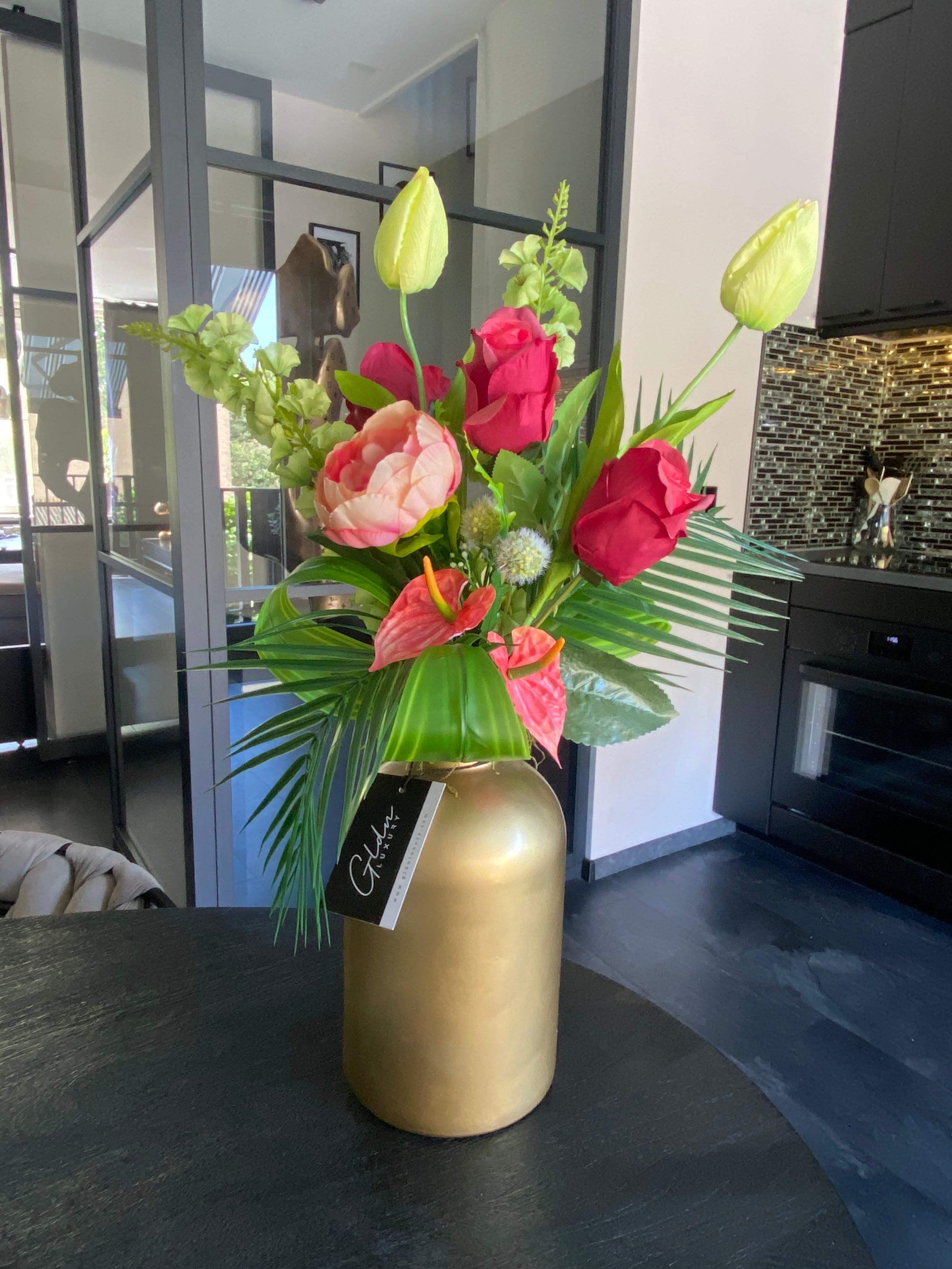 Arrangement floral Coral Royale Design – 55 cm