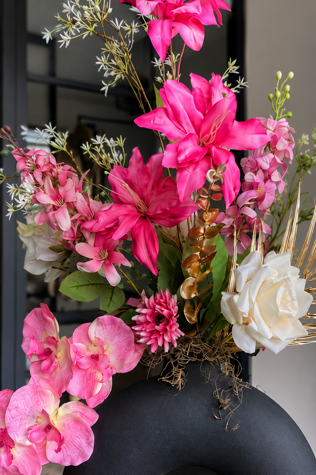 Composition florale de luxe Orchidées Roses & Lys | Vase design exclusif | Arrangement de fleurs artificielles