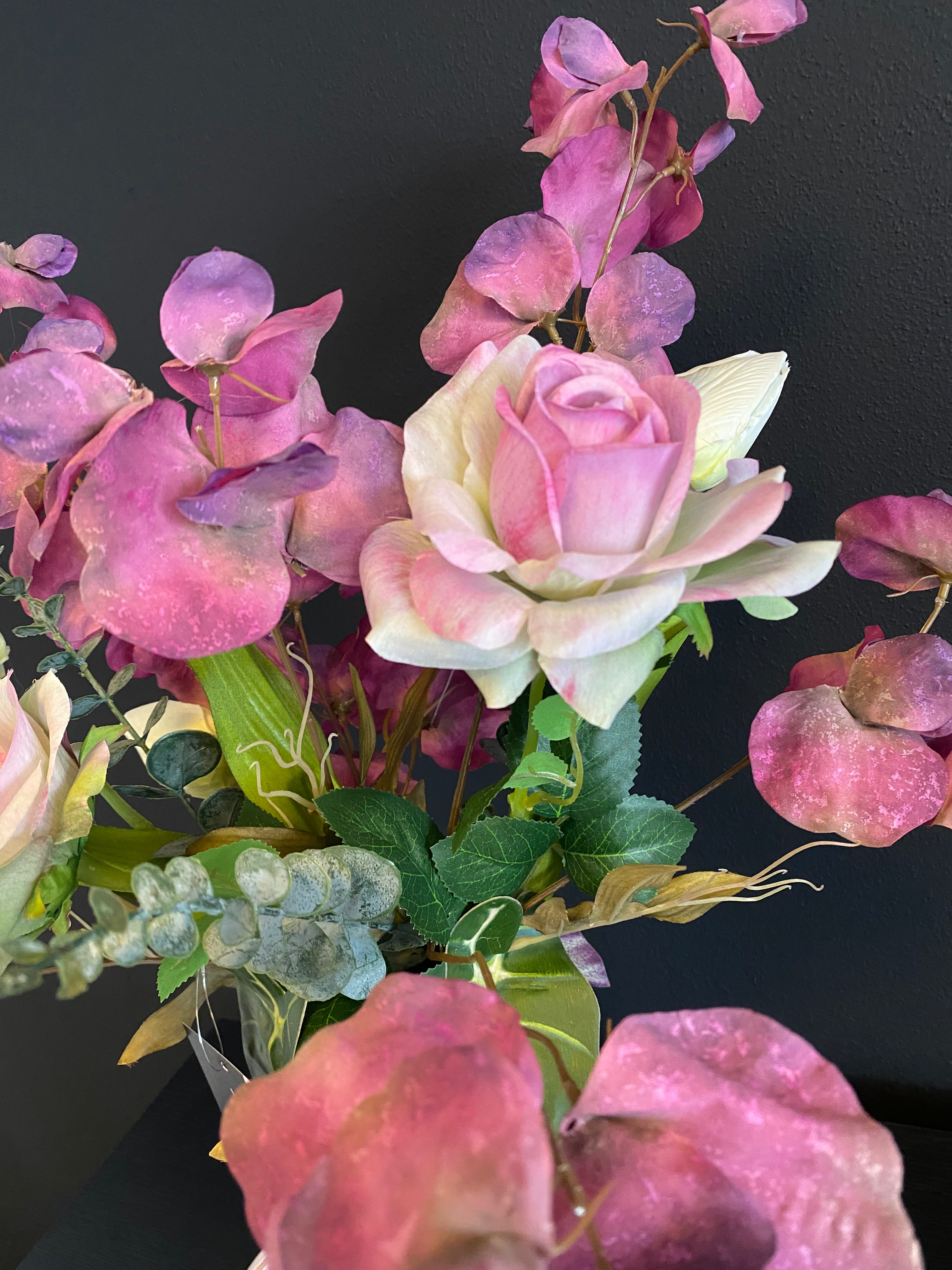 Luxe Paars-Roze Kunstbloemstuk met Roze / Paarse Designvaas | 50 cm