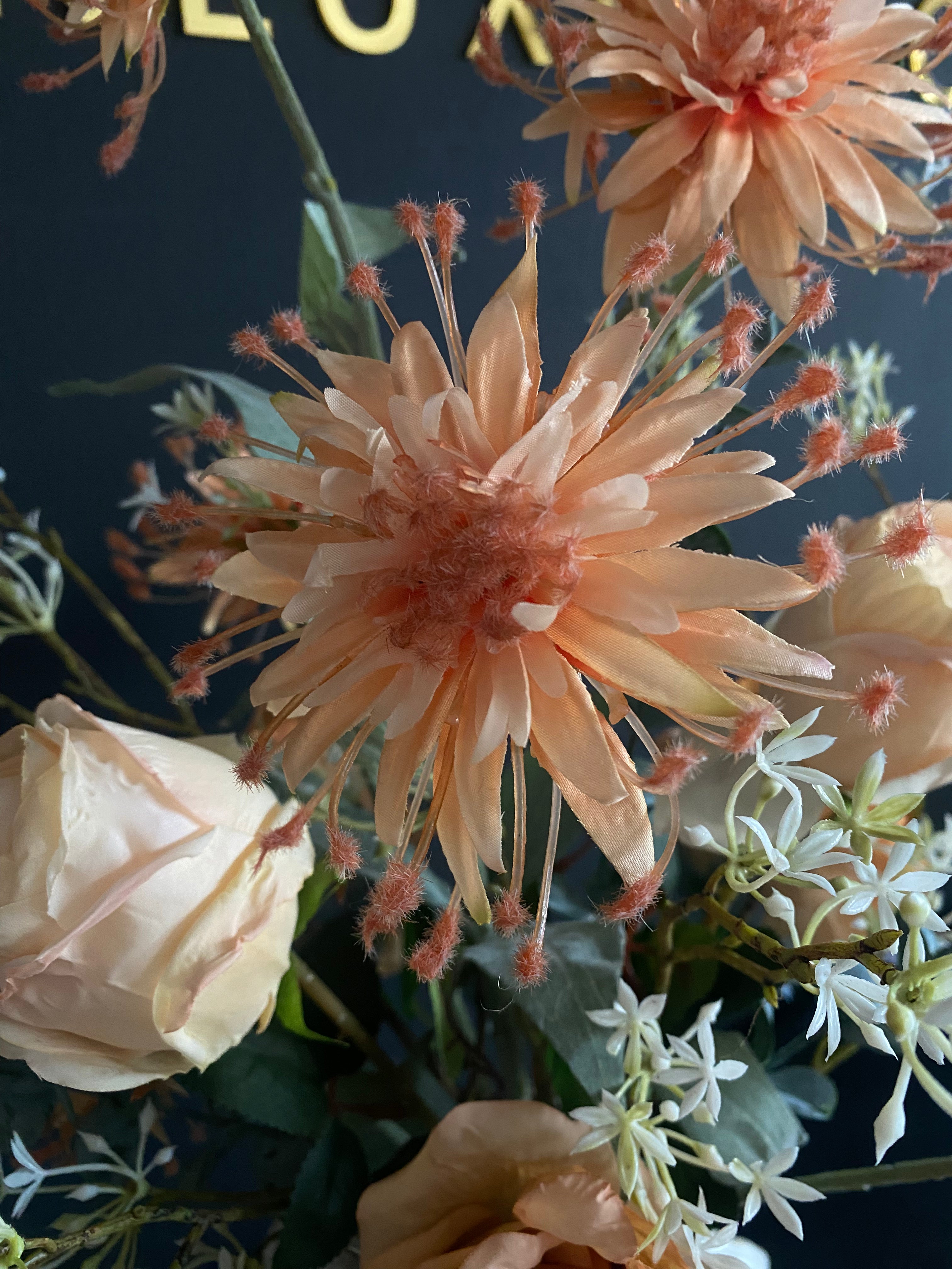 Luxe Zijdebloemstuk met Vaas – Peach, Champagne & Crème | 70 cm