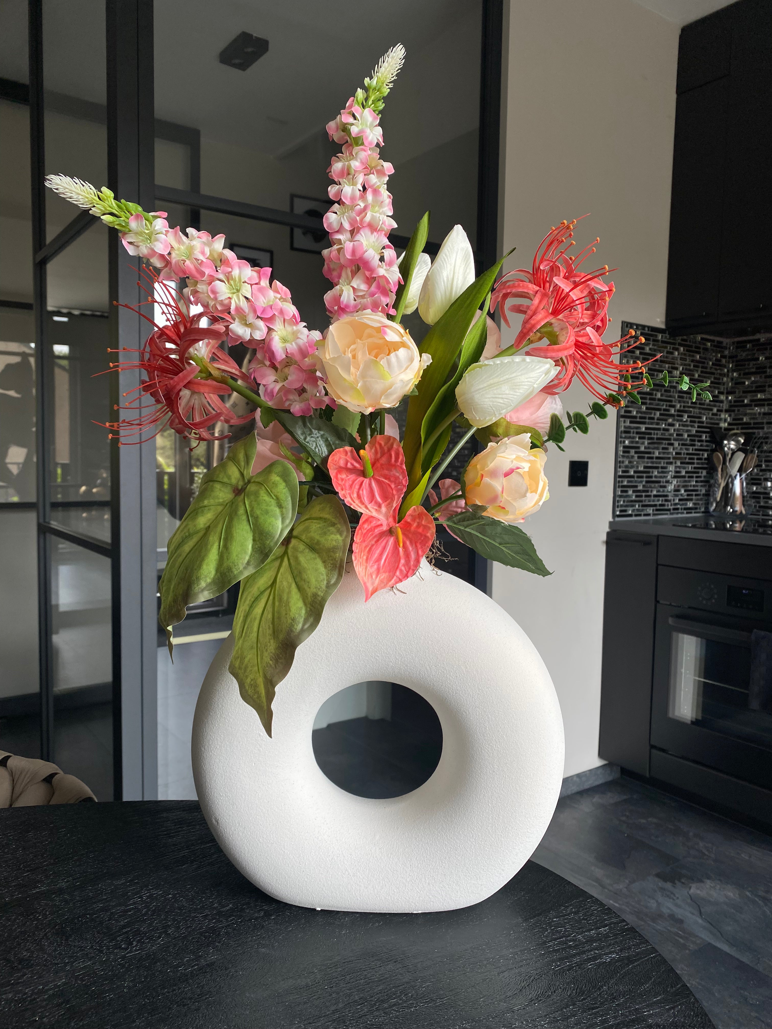 Tropical Blush Elegance – Composition de fleurs artificielles de luxe rose et corail avec vase | ±70 cm