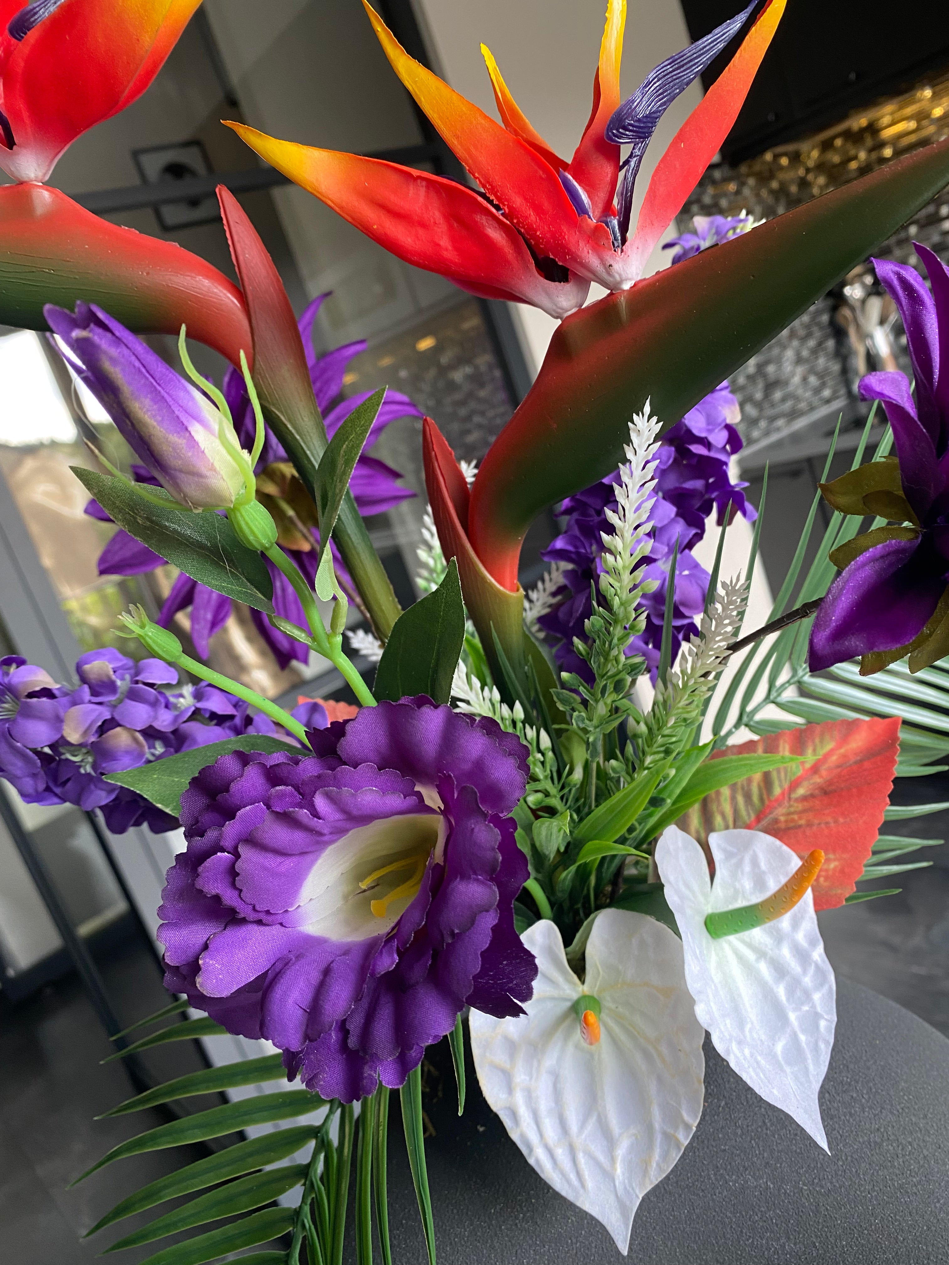 Tropical Purple Paradise – Composition florale artificielle de luxe avec des oiseaux de paradis