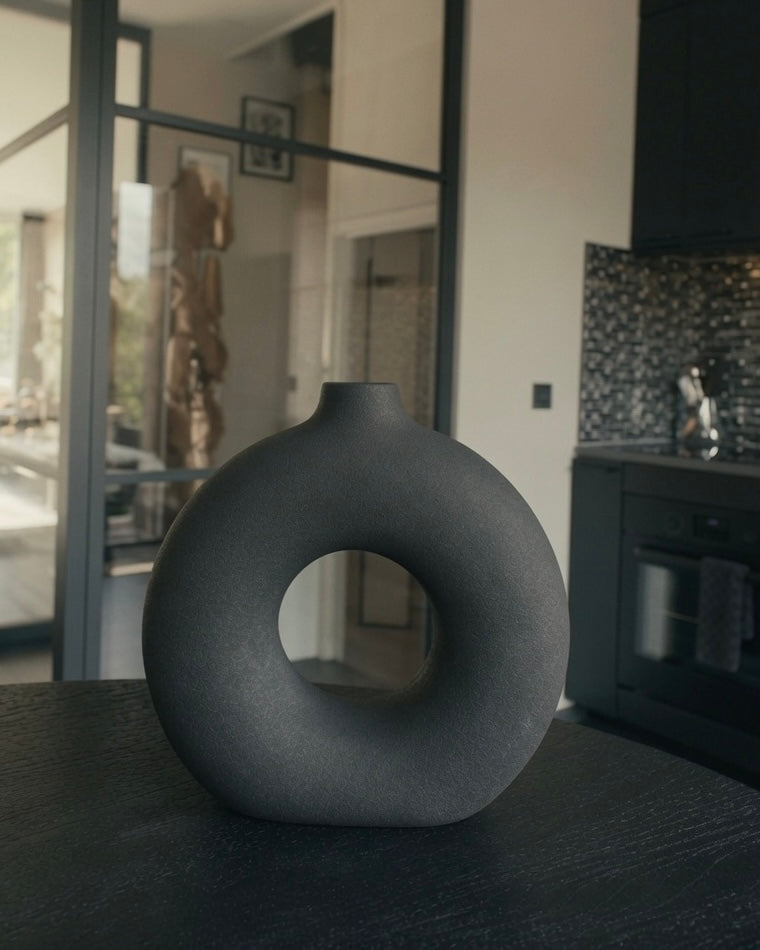 Vase noir seul pour composition florale