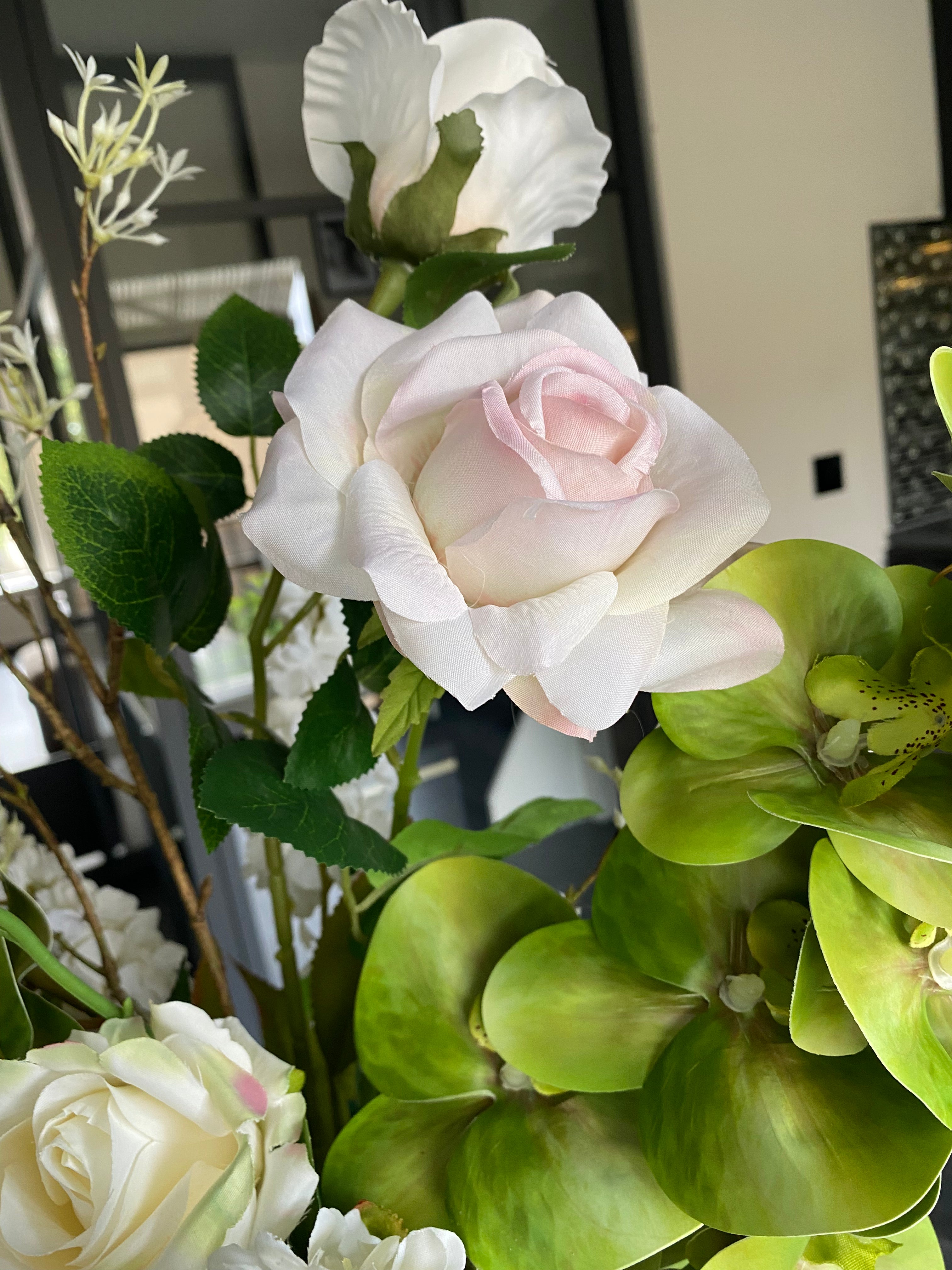uxe Witte Orchidee Kunstbloemstuk met Design Vaas – 70 cm | GLDN Luxury